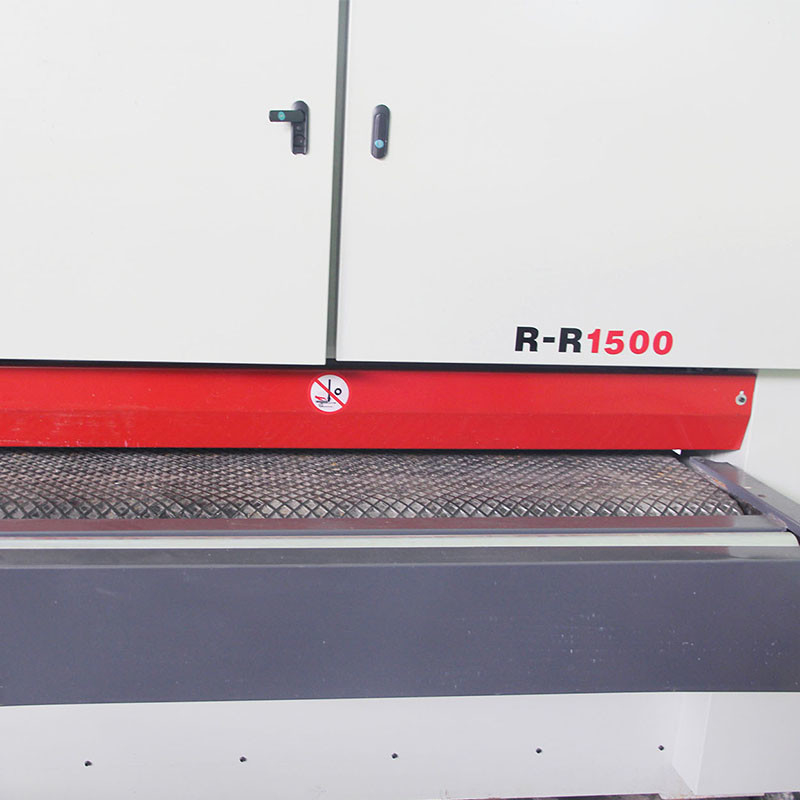 Máy nung kim loại phẳng tự động 1500MM Lõi PLC với đai điều chỉnh