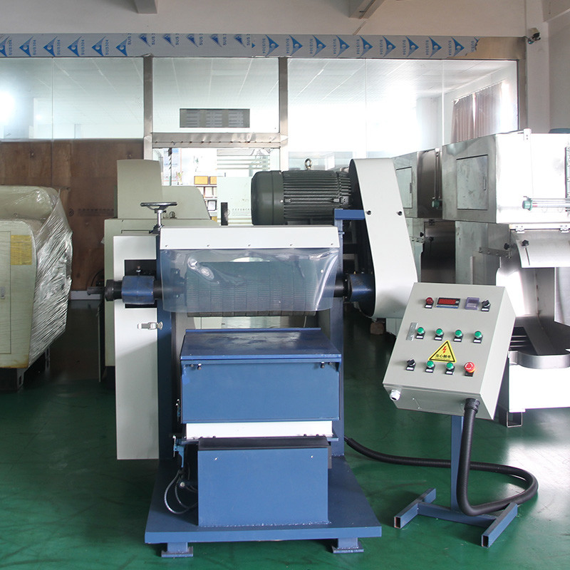 Máy đánh bóng kim loại bằng phẳng 600 * 600mm tùy chỉnh hiệu suất cao, tự động đánh bóng kim loại cho các nhà máy sản xuất